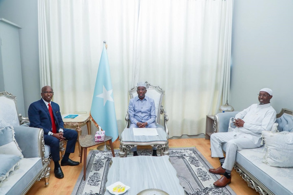 Kulanka Shariif iyo labada gudoomiye.jpg